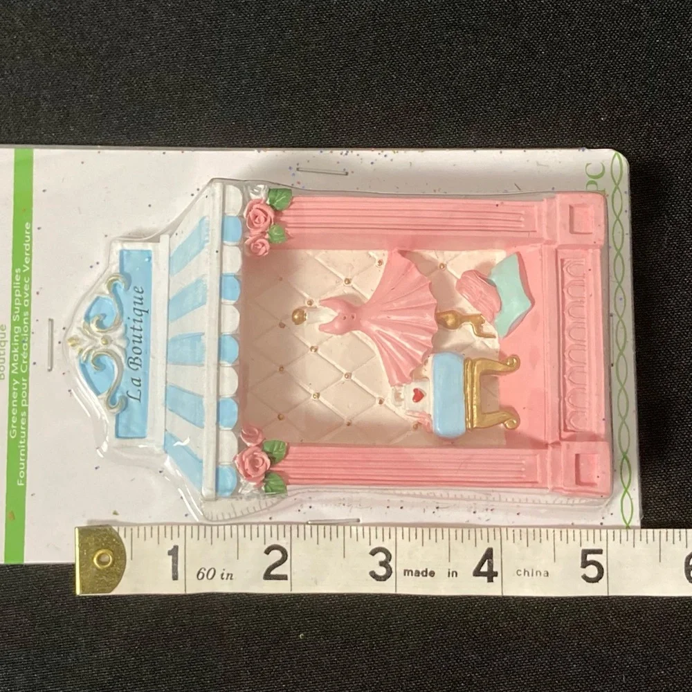 Ashland Spring Decor Dress Boutique Shelf Decoration - Picture 13 of 15